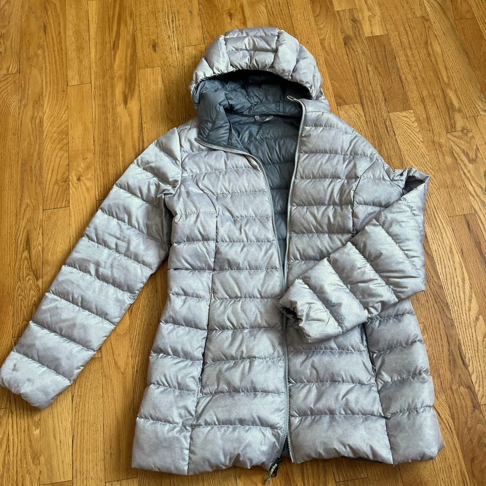 Eddie Bauer zipper puffer coat with hood barely worn